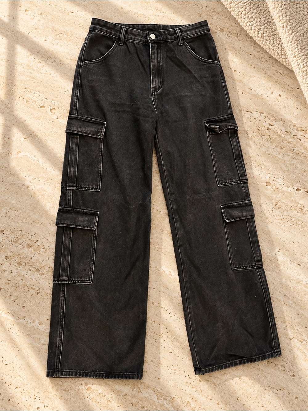 SHEIN Black Wide-Leg Cargo Jeans with Utility Pockets